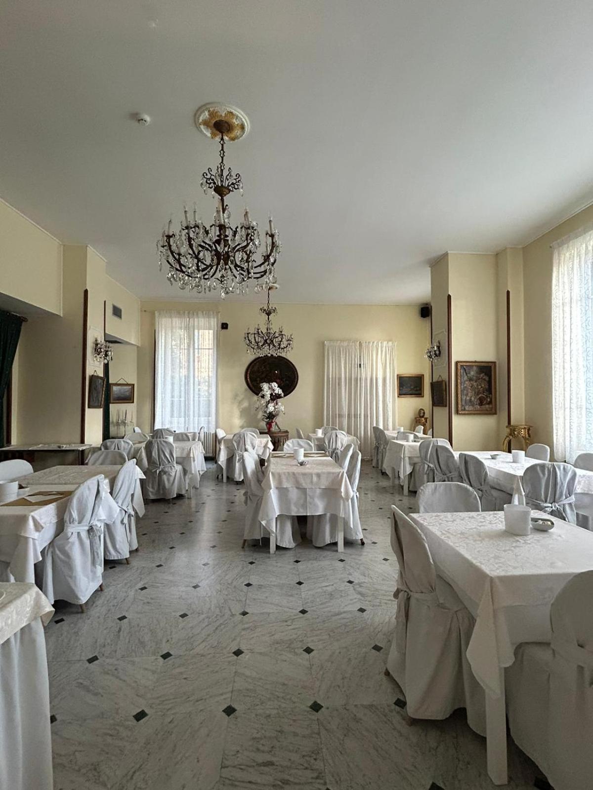 Hotel Petit Royal أوسبيداليتي المظهر الخارجي الصورة